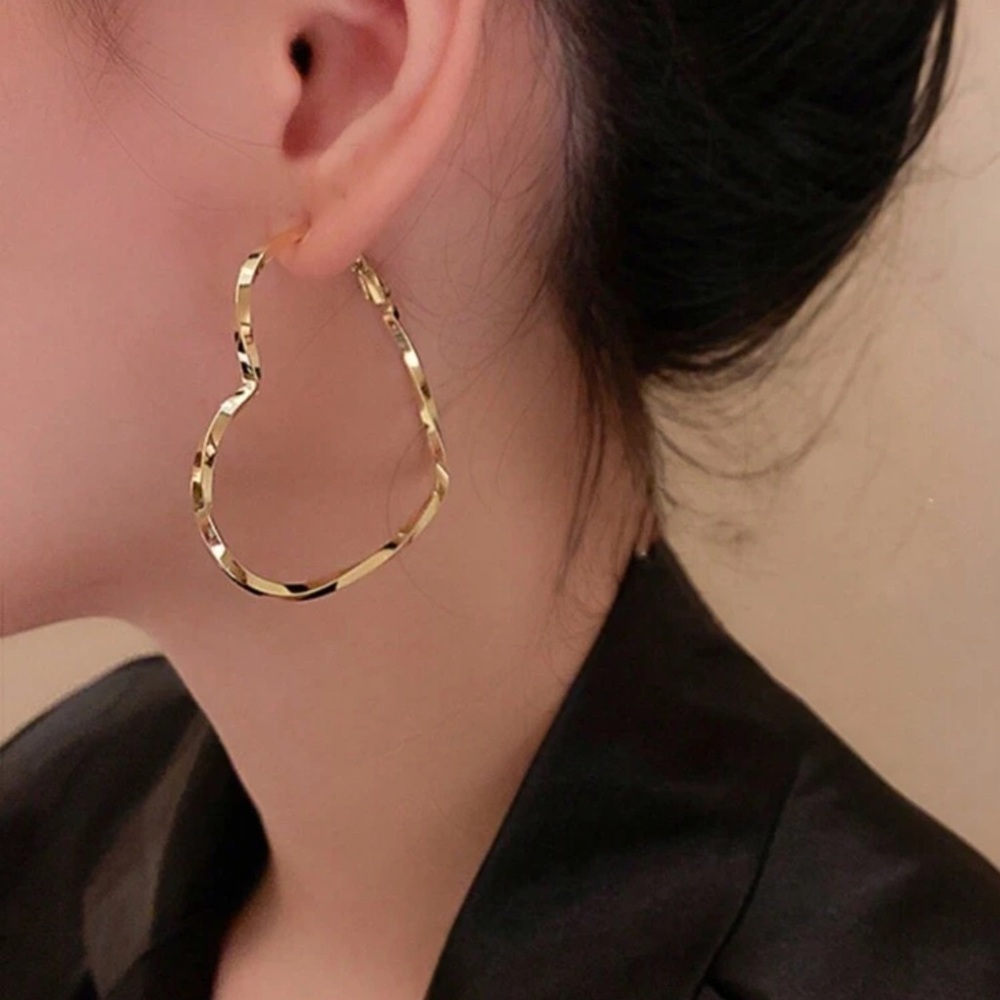 Twisted metal heart shaped earrings cutout gold